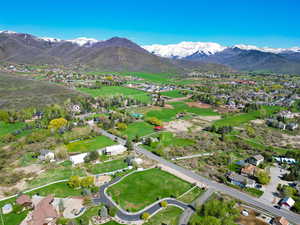 Birds eye view of property featuring a mountain view