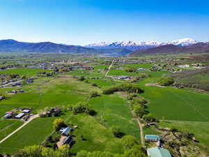 Aerial view with a mountain view