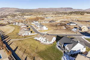 Aerial view with a mountain view