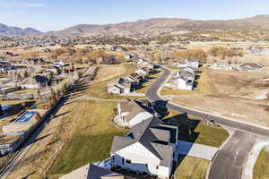 Aerial view with a mountain view