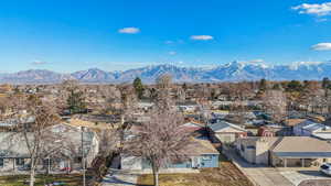 Birds eye view of front of property