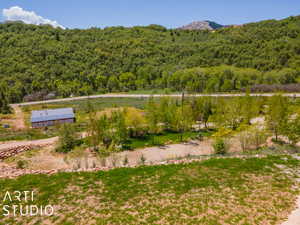 Aerial view with a mountain view