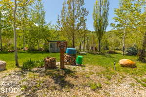 View of yard featuring a storage shed