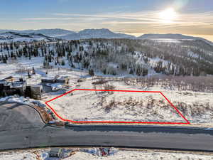 Snowy aerial view with a mountain view