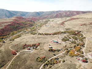 Aerial view with a mountain view