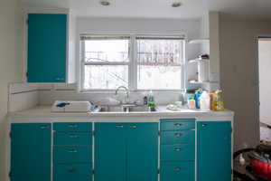 Kitchen with tasteful backsplash and sink