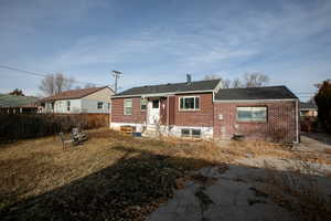 View of front of house featuring a front lawn