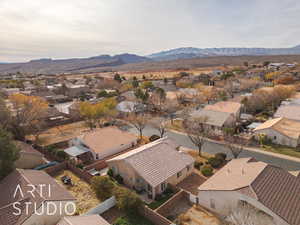 Bird's eye view with a mountain view