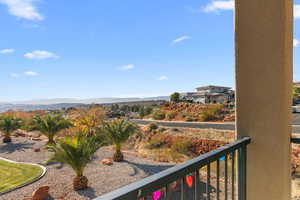 Balcony featuring a mountain view