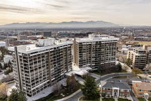 City view featuring a mountain view