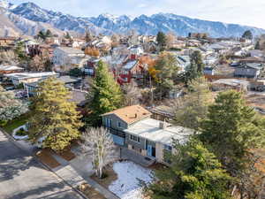 Bird's eye view with a mountain view