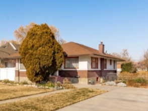 View of front of home featuring a front yard