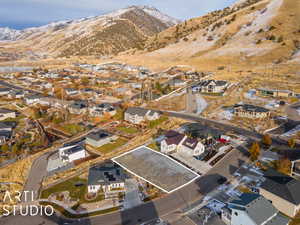 Aerial view with a mountain view