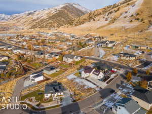 Drone / aerial view featuring a mountain view