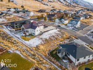 Bird's eye view with a mountain view