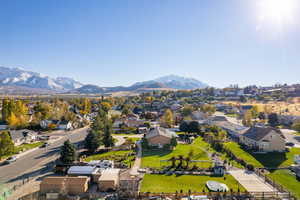 Aerial view with a mountain view