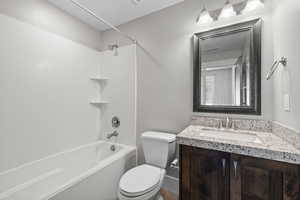 Ensuite full bathroom on entry level