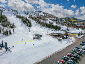 Snowy aerial view featuring a mountain view