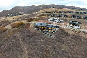 Aerial view of property's location featuring a mountain backdrop