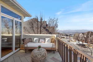 Balcony featuring a mountain view