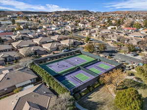 Birds eye view of property featuring a mountain view