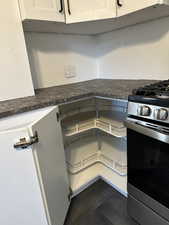 Kitchen corner cabinet with lazy susan