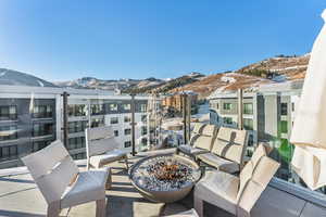 Balcony with a mountain view and a fire pit