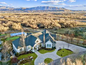 Bird's eye view featuring a mountain view