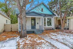 Bungalow with a porch