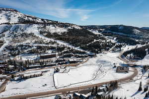 Snowy aerial view with a mountain view