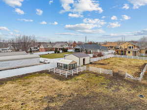 View of yard featuring an outdoor structure