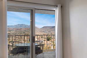 Balcony featuring a mountain view