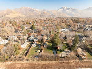 Aerial view with a mountain view