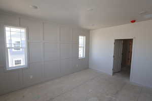 Owner's suite withdecorative accent wall