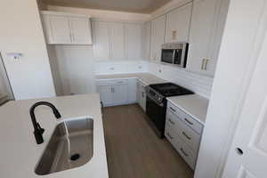 Bright, open, upgraded kitchen