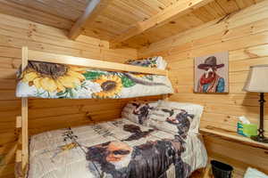 Bedroom #2 w/built-in bunkbeds.