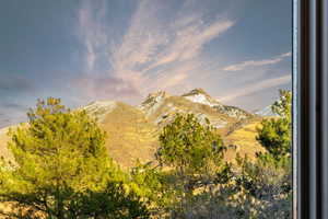 View of mountain feature