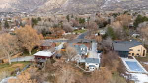 Aerial view with a mountain view