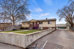 View of front of house featuring a front yard