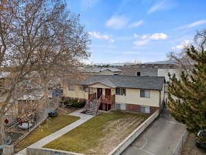 View of front of property featuring a front lawn