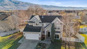 View of front facade with a mountain view and a front yard