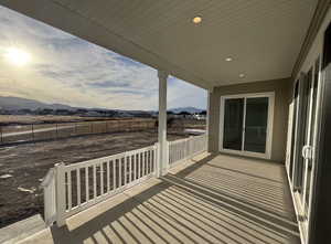 Balcony featuring a mountain view