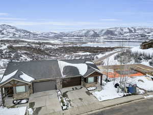 Snowy aerial view featuring a mountain view