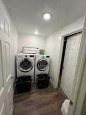 Washroom featuring LVP flooring, a textured ceiling, and washing machine and clothes dryer