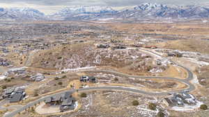 Birds eye view of property featuring a mountain view