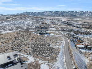 Snowy aerial view with a mountain view