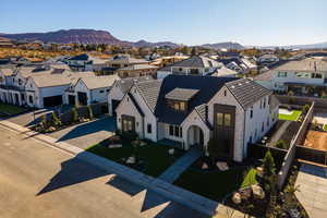 Birds eye view of property featuring a mountain view