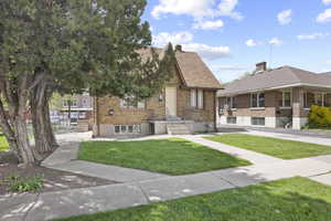 View of front of property featuring a front lawn