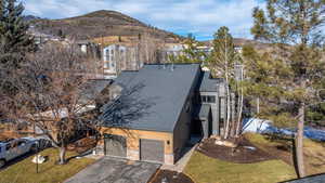 Drone / aerial view featuring a mountain view