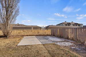 View of yard with a sports pad